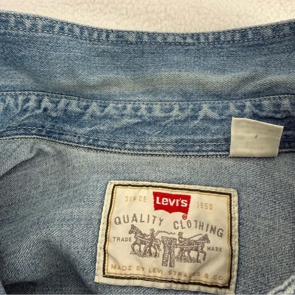 Vintage Levi's Denim Casual Button Down Shirt Men Size Small - Picture 11 of 12